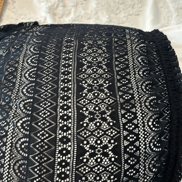 Victoria’s Secret Lace Romper L - Picture 2 of 2